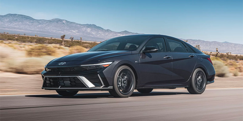2025 Hyundai Elentra on Road