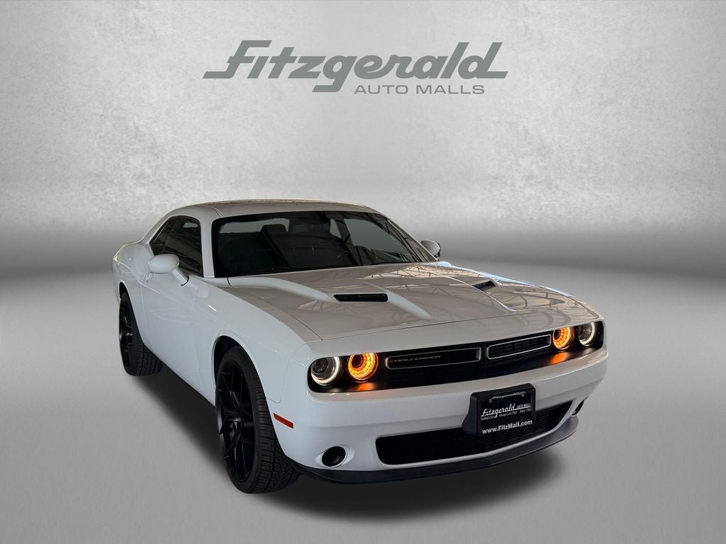 2023 Dodge Challenger SXT Auto's photo