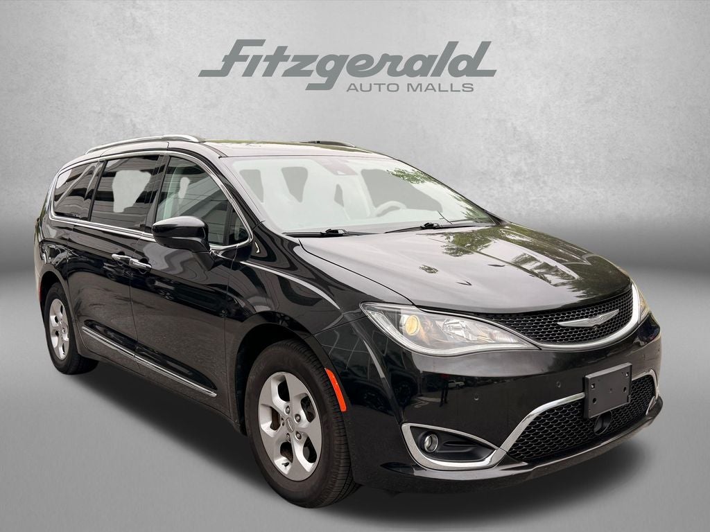 2017 Chrysler Pacifica Touring-L Plus's photo