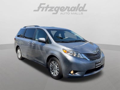 2017 Toyota Sienna XLE 8 Passenger