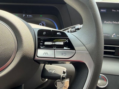2024 Hyundai ELANTRA SE