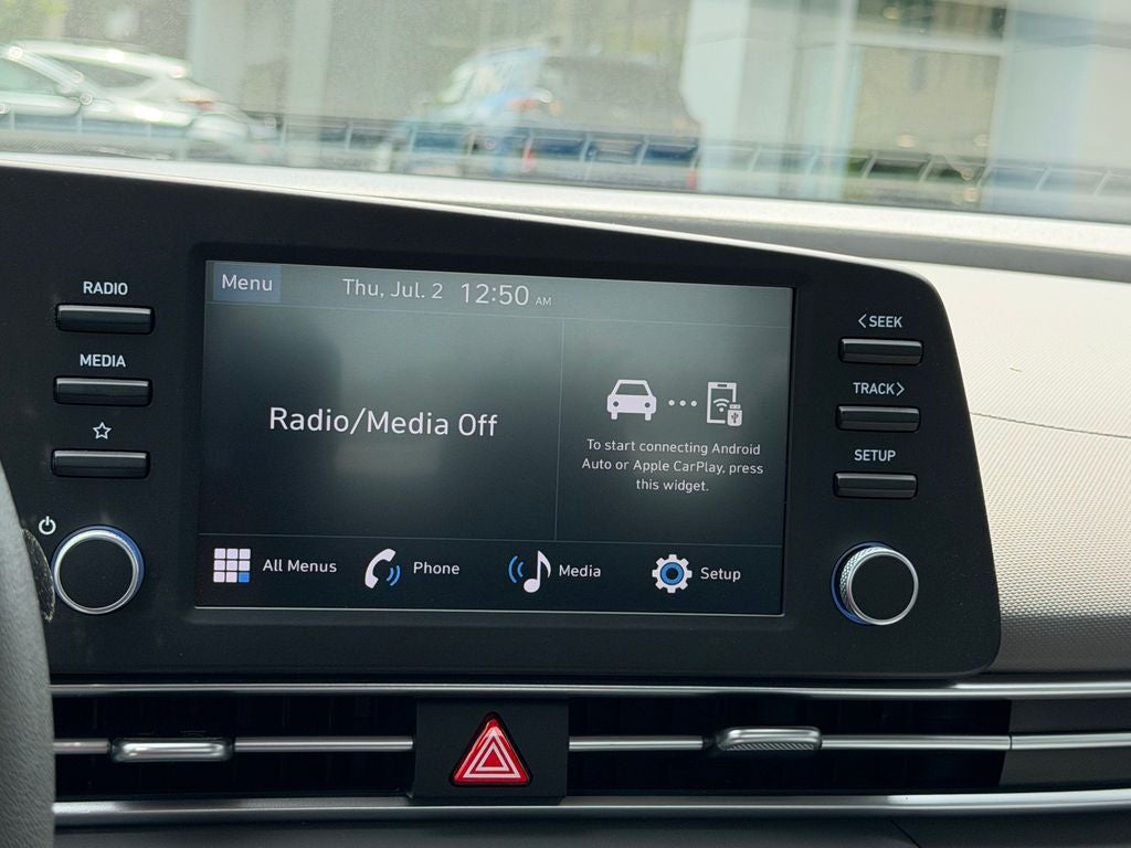 2024 Hyundai ELANTRA SE