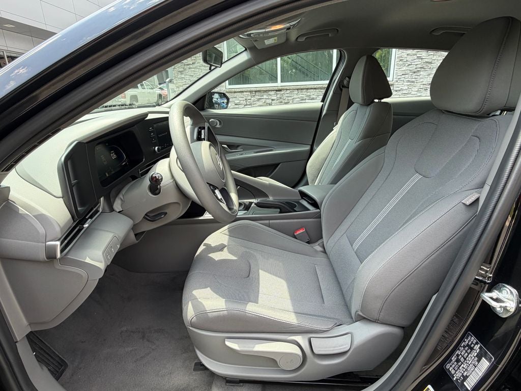 2024 Hyundai ELANTRA SE