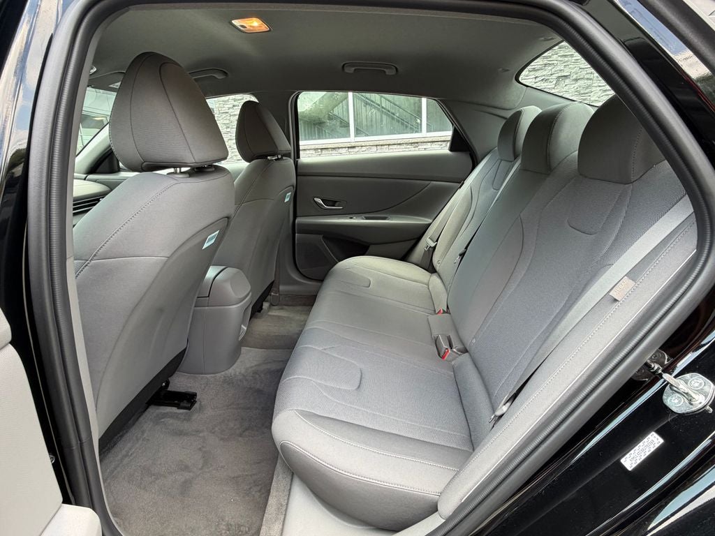 2024 Hyundai ELANTRA SE