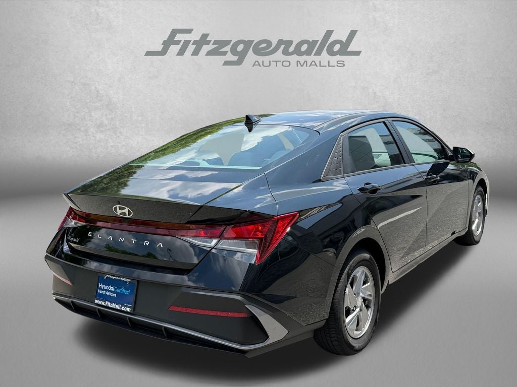 2024 Hyundai ELANTRA SE