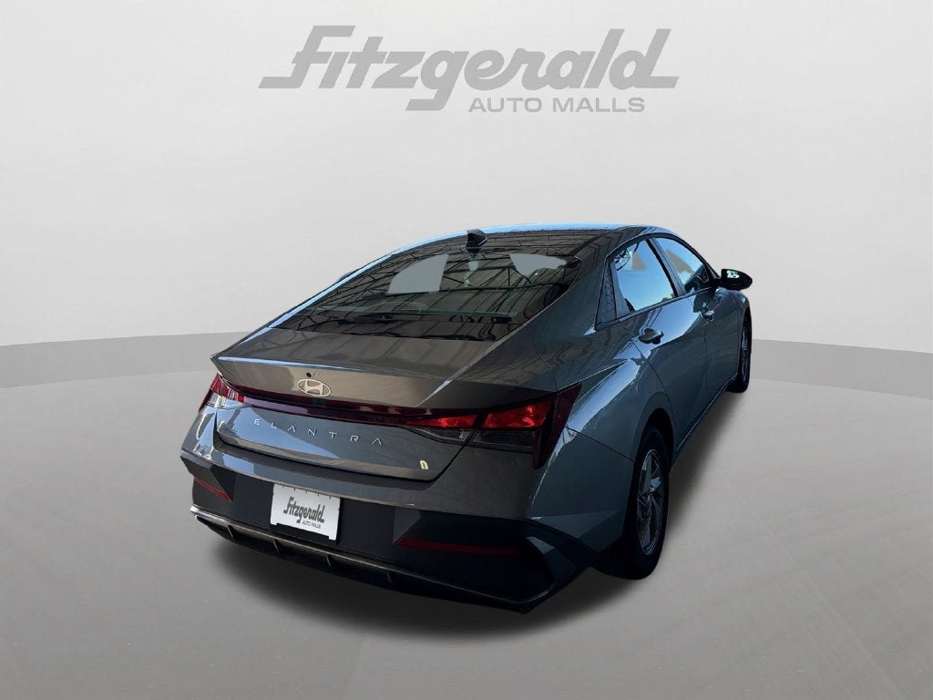 2025 Hyundai ELANTRA SE