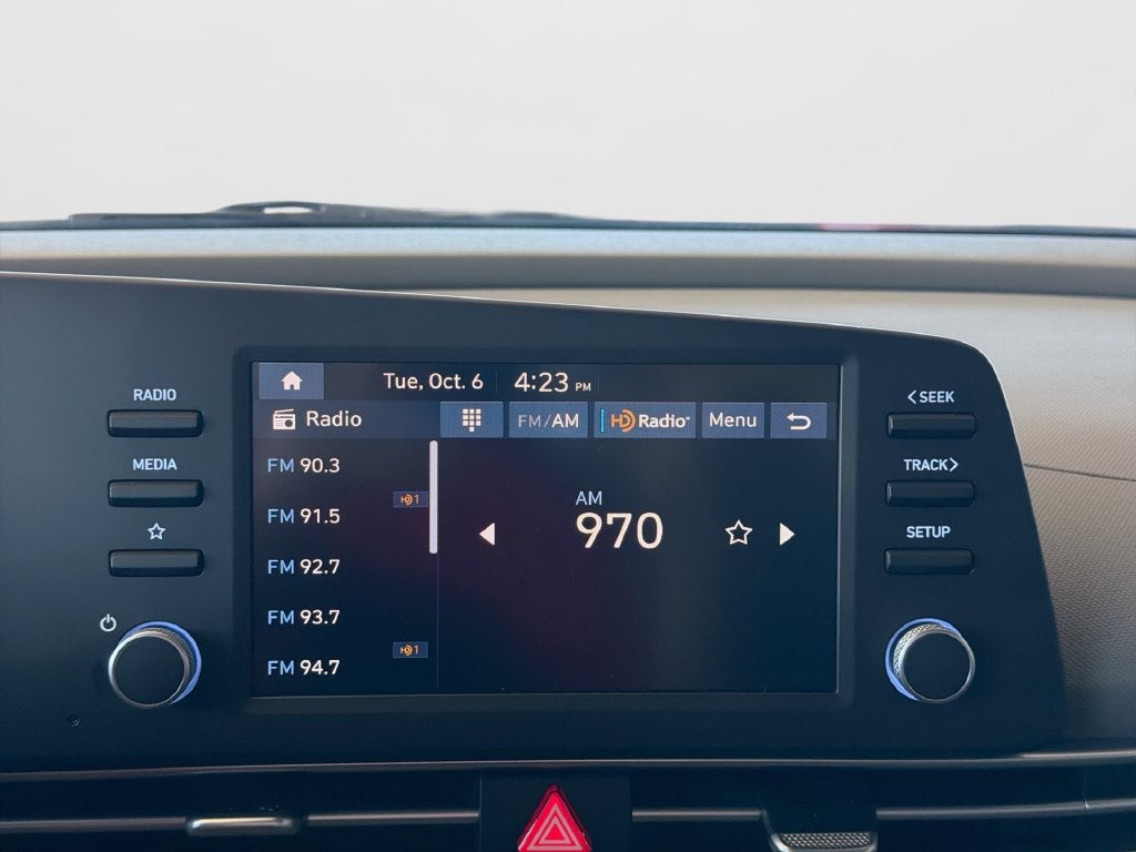 2025 Hyundai ELANTRA SE