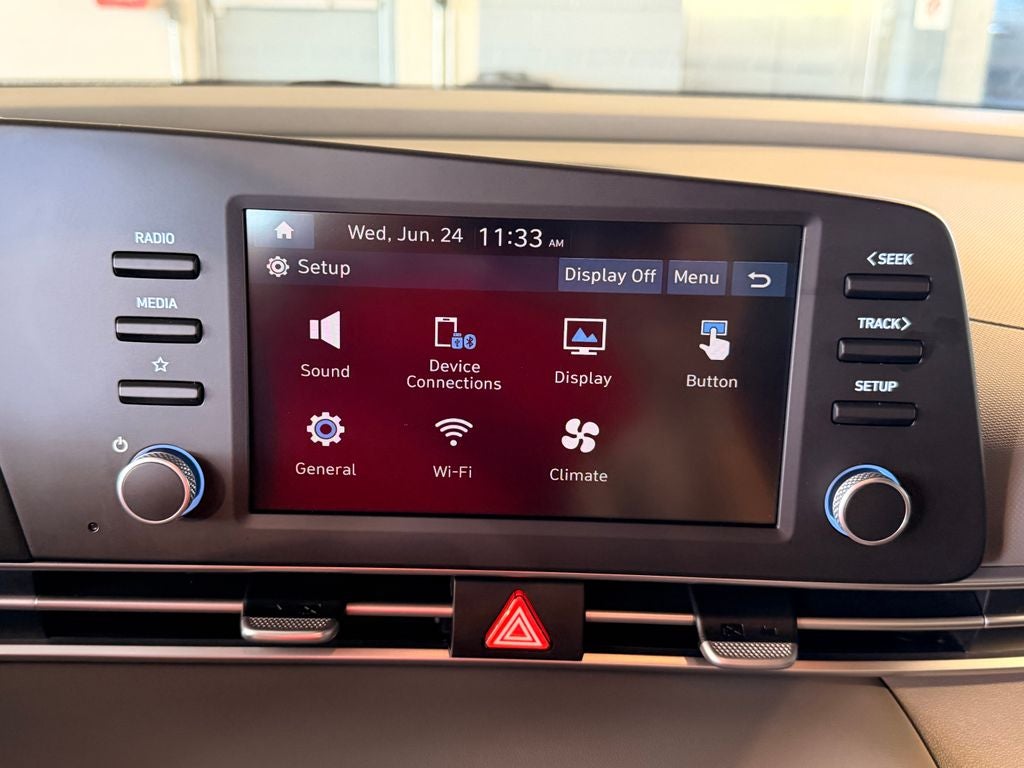 2025 Hyundai ELANTRA SE