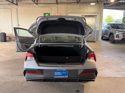 2025 Hyundai ELANTRA SE