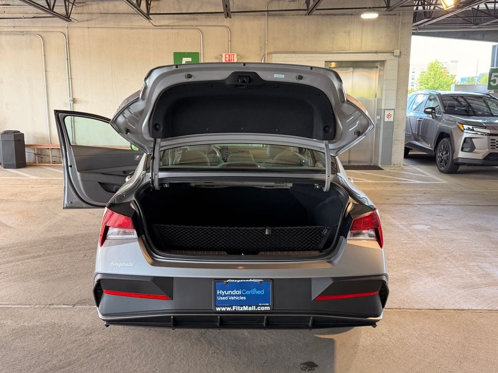 2025 Hyundai ELANTRA SE