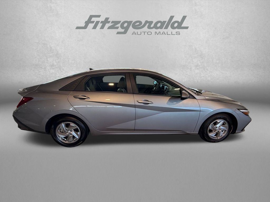 2025 Hyundai ELANTRA SE