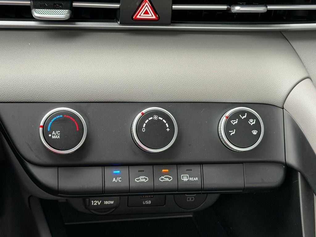 2025 Hyundai ELANTRA SE
