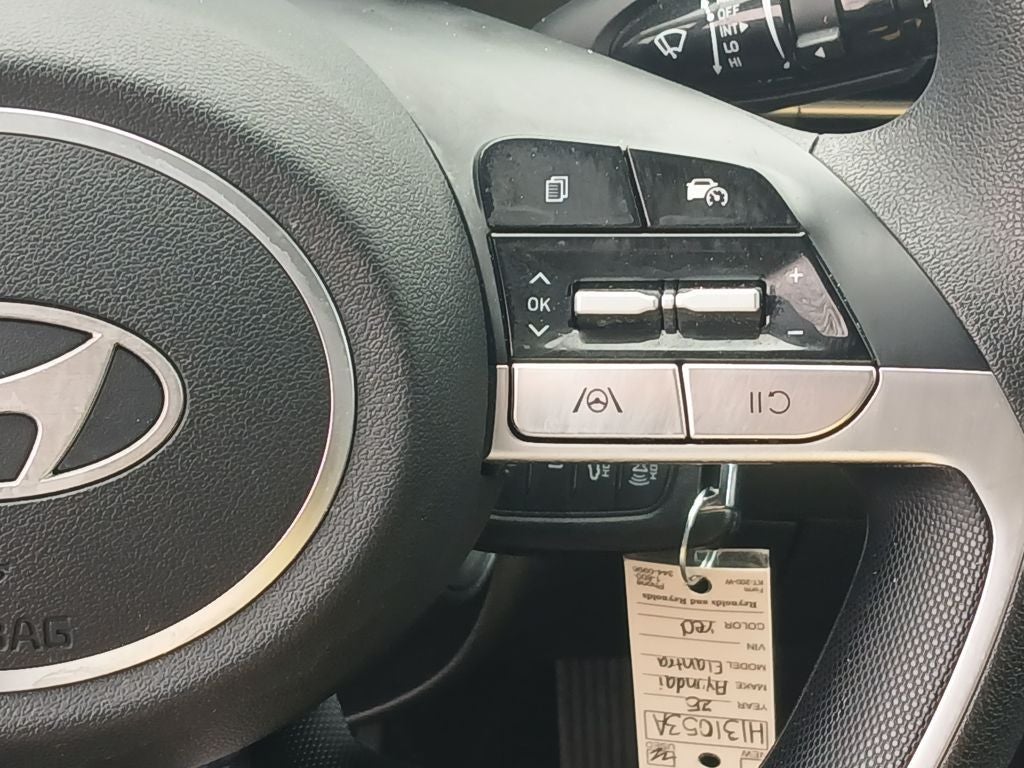 2025 Hyundai ELANTRA SE