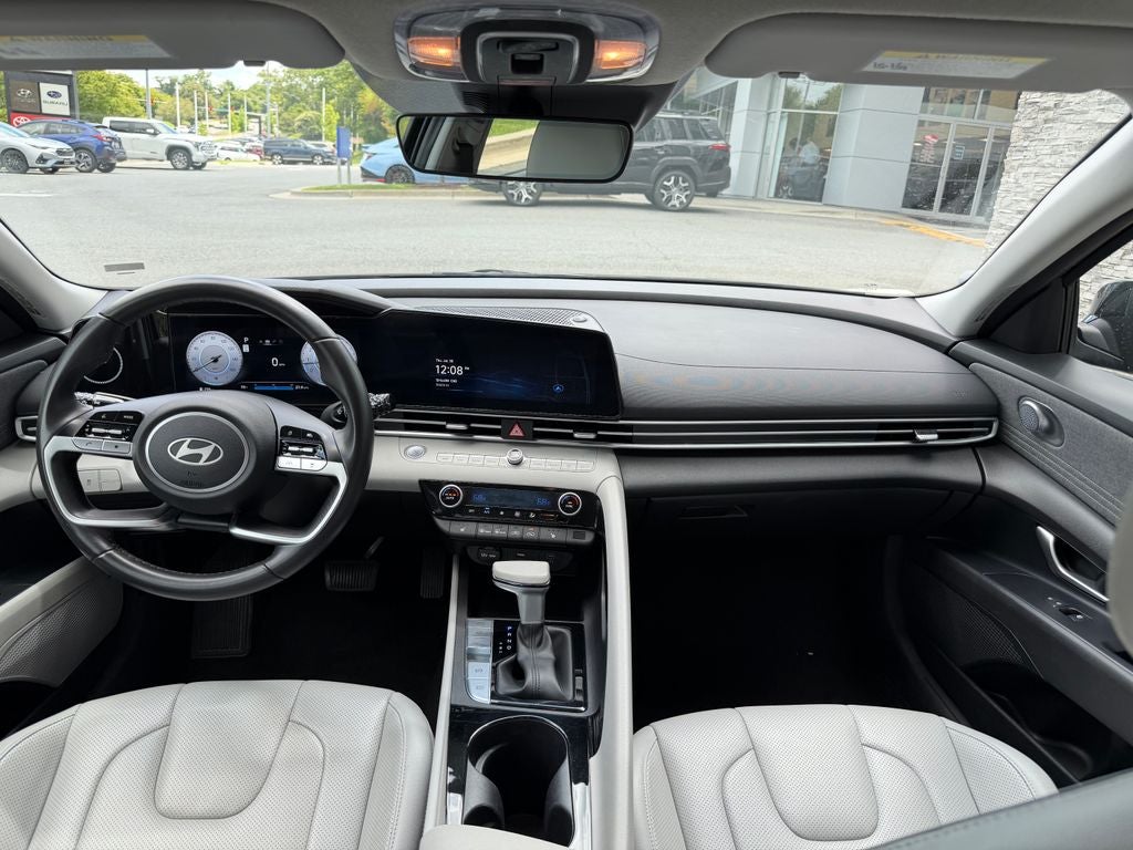 2025 Hyundai ELANTRA Limited