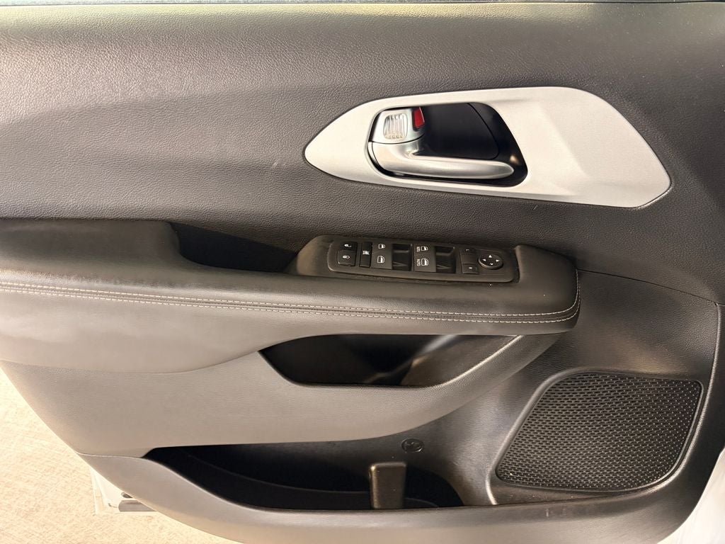 2024 Chrysler Pacifica Touring