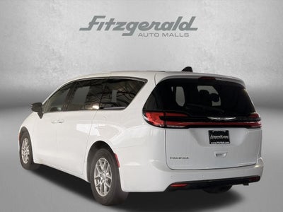 2024 Chrysler Pacifica Touring