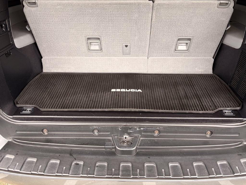 2017 Toyota Sequoia SR5 5.7L