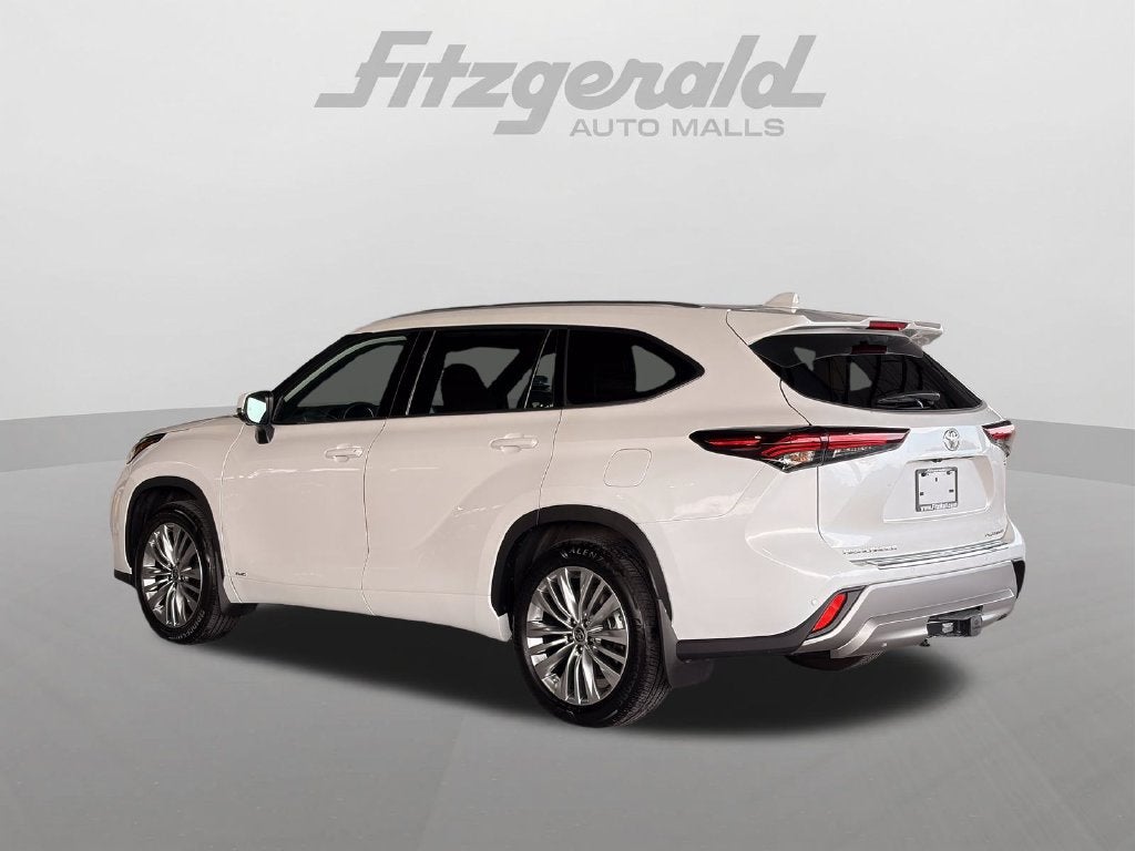 2025 Toyota Highlander Hybrid Platinum