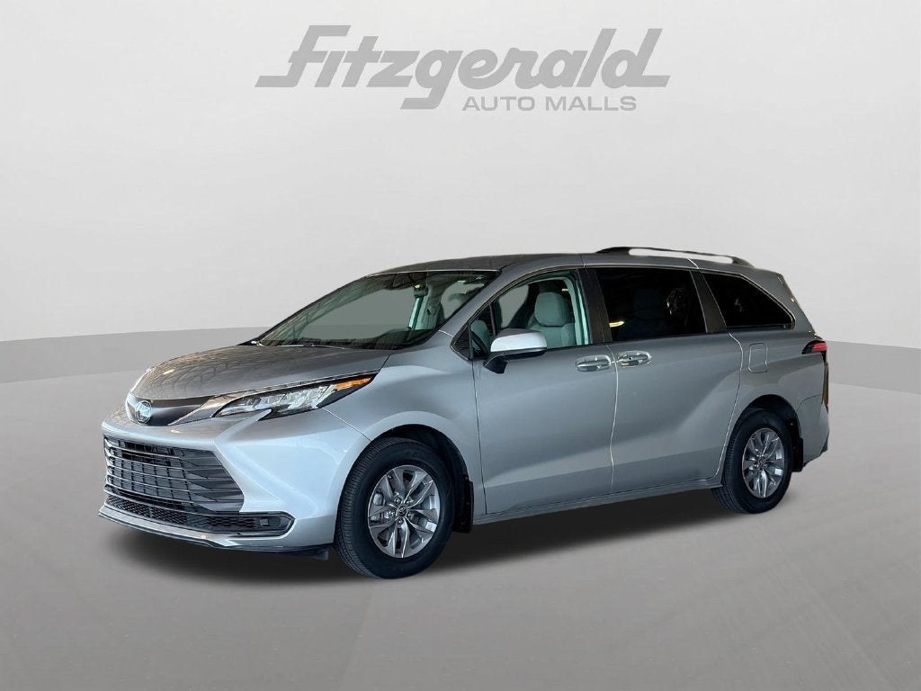 2022 Toyota Sienna LE 8 Passenger