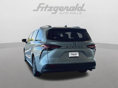 2022 Toyota Sienna LE 8 Passenger