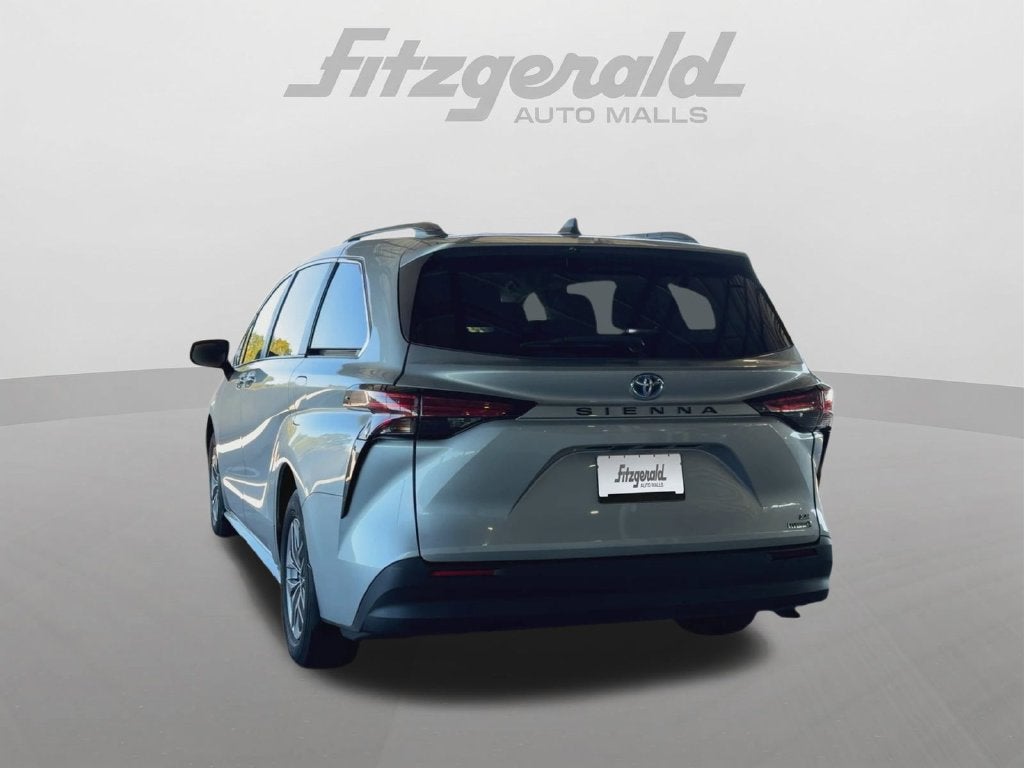 2022 Toyota Sienna LE 8 Passenger