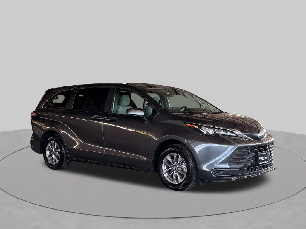 2025 Toyota Sienna LE 8 Passenger