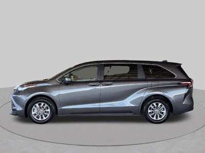 2025 Toyota Sienna LE 8 Passenger