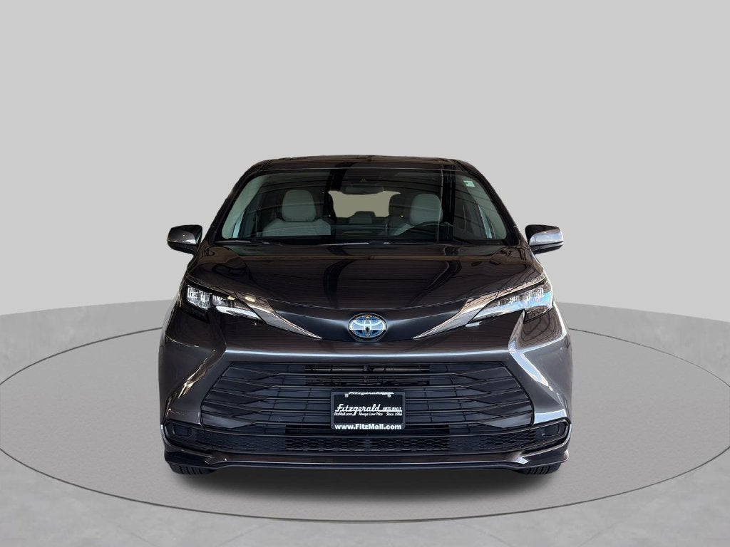 2025 Toyota Sienna LE 8 Passenger