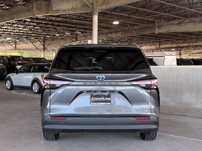 2025 Toyota Sienna LE 8 Passenger