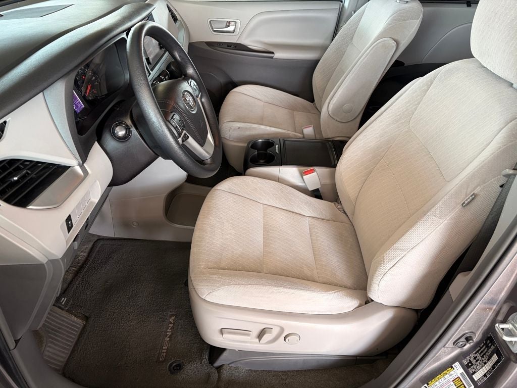 2017 Toyota SIENNA LE 3.5L LE 8 Passenger