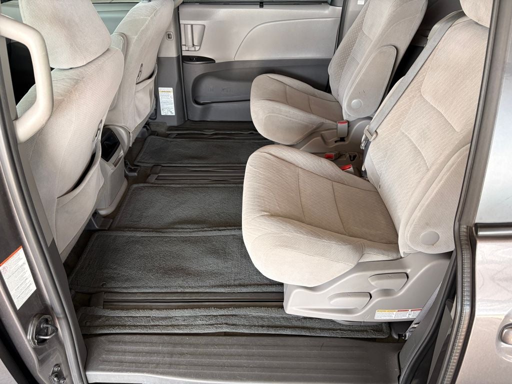 2017 Toyota SIENNA LE 3.5L LE 8 Passenger