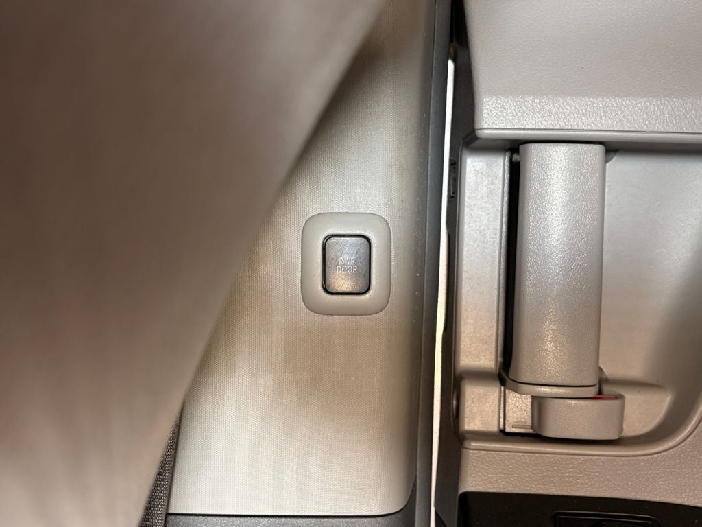 2017 Toyota SIENNA LE 3.5L LE 8 Passenger