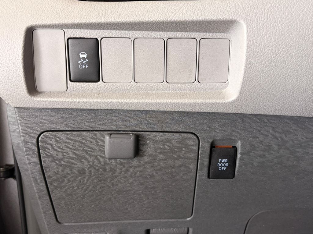 2017 Toyota SIENNA LE 3.5L LE 8 Passenger