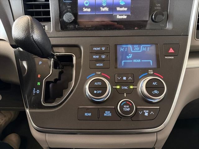 2017 Toyota SIENNA LE 3.5L LE 8 Passenger