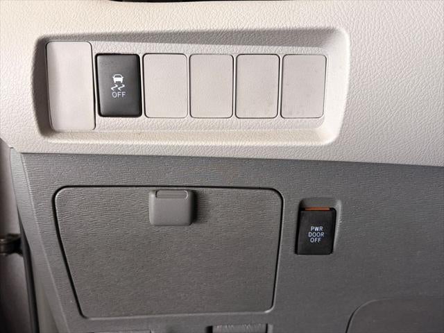 2017 Toyota SIENNA LE 3.5L LE 8 Passenger