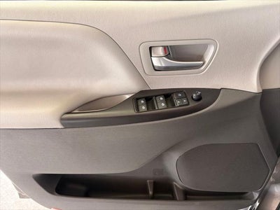 2017 Toyota SIENNA LE 3.5L LE 8 Passenger