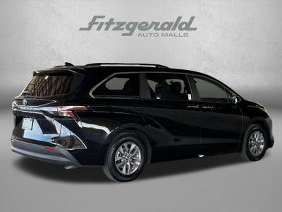2026 Toyota Sienna XLE 8 Passenger