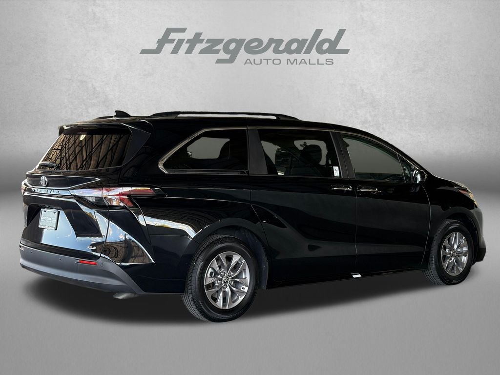 2026 Toyota Sienna XLE 8 Passenger