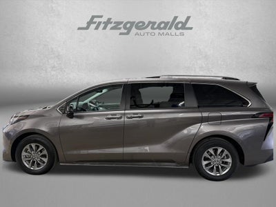 2022 Toyota SIENNA XLE XLE
