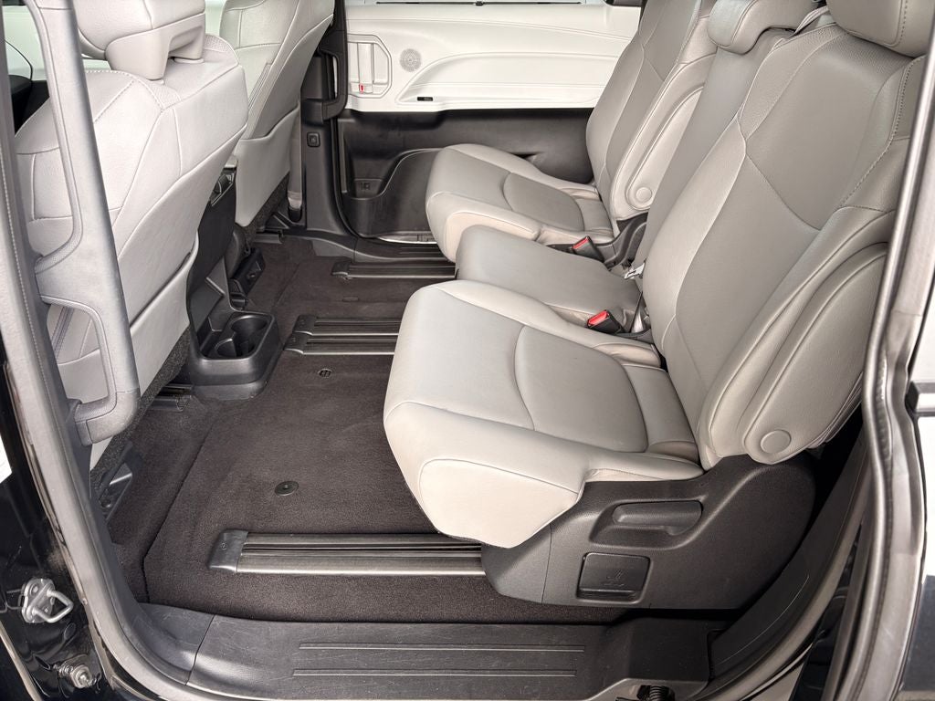 2025 Toyota SIENNA XLE XLE 8 Passenger
