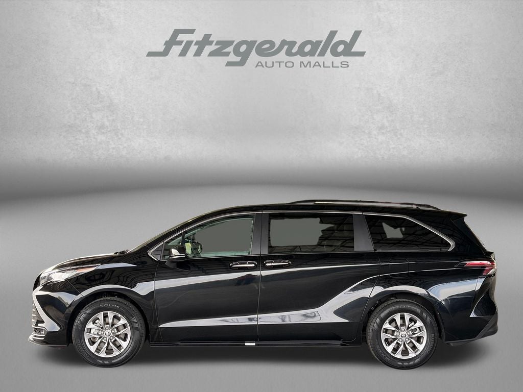 2025 Toyota SIENNA XLE XLE 8 Passenger