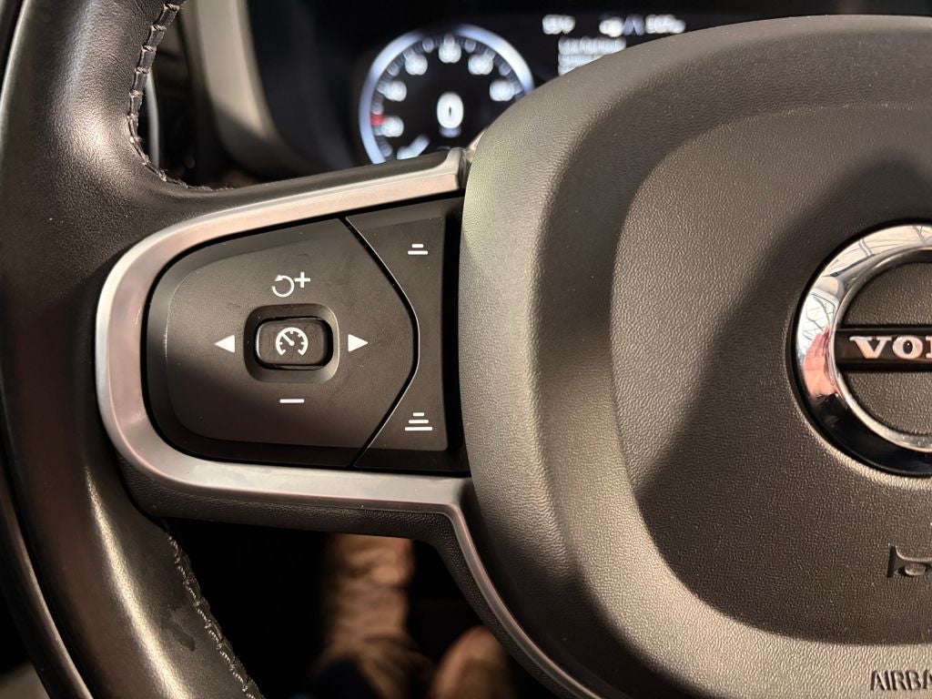 2021 Volvo XC60 T5 Momentum