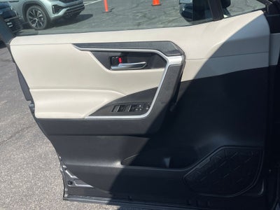 2022 Toyota RAV4 Hybrid XLE