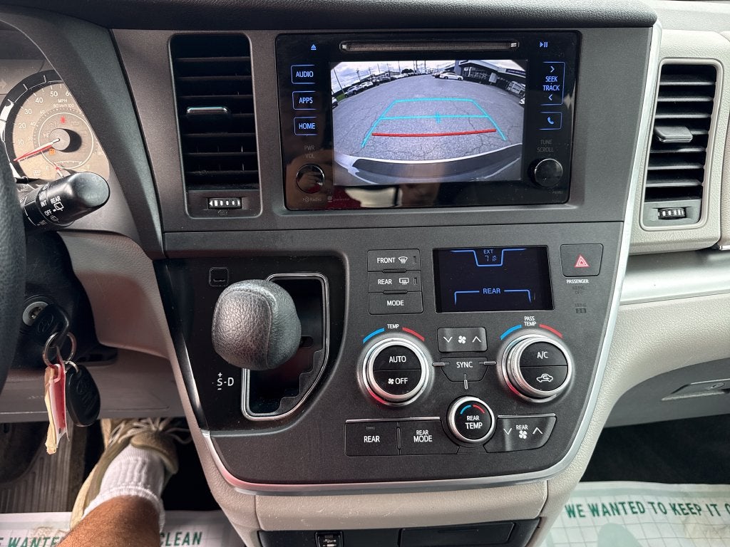 2015 Toyota Sienna LE 7 Passenger