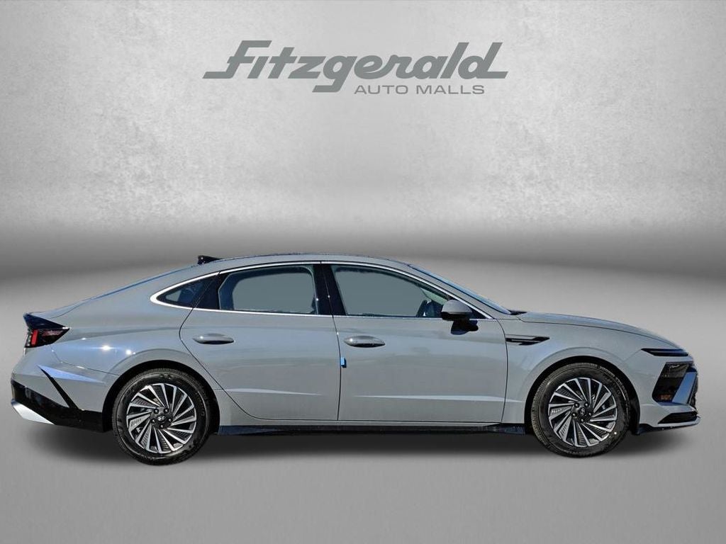 2026 Hyundai SONATA HYBRID SEL