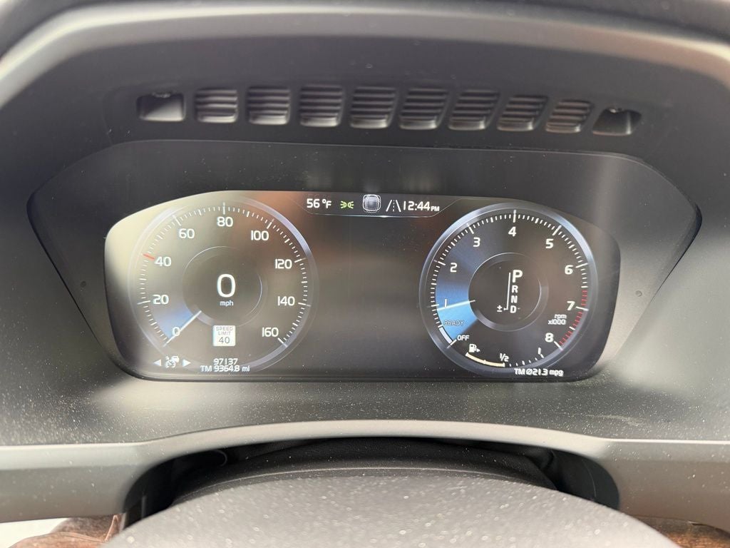 2016 Volvo XC90 T6 Momentum