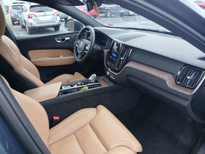 2023 Volvo XC60 B5 Ultimate Bright Theme