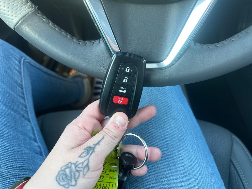 2022 Toyota Avalon Hybrid Limited