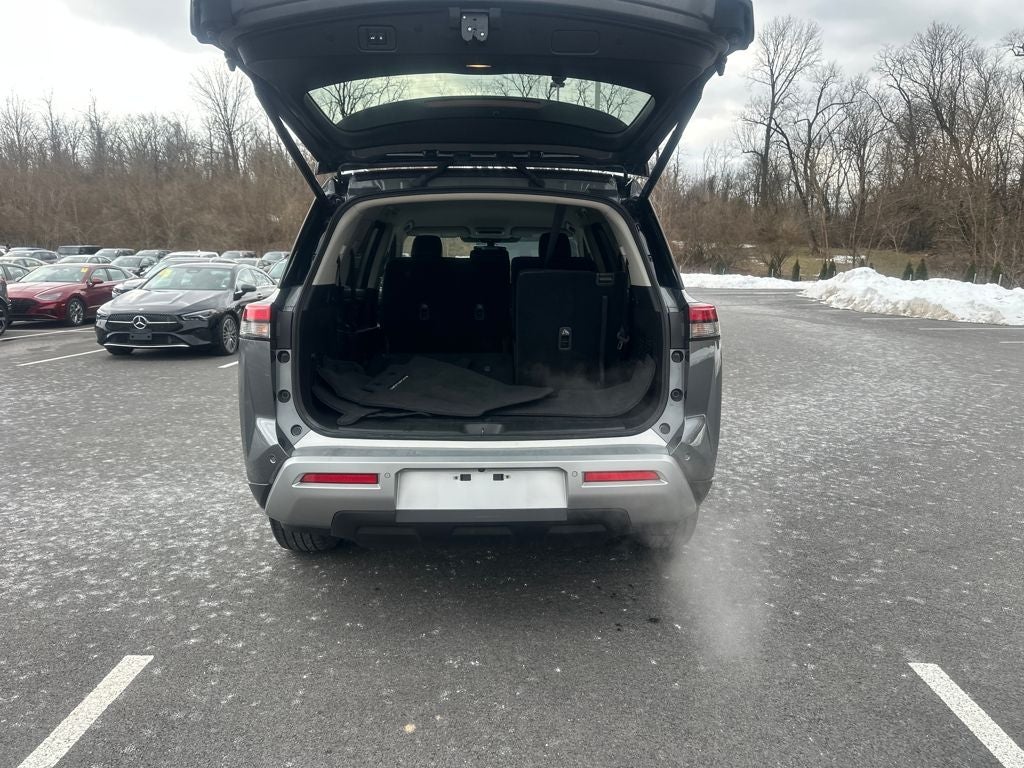 2025 Nissan Pathfinder SL