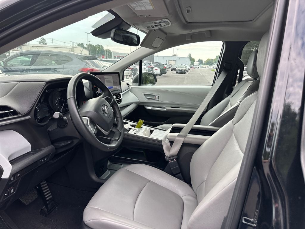 2025 Toyota Sienna XLE 8 Passenger